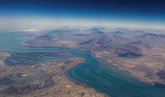 İran’dan Hürmüz Kararı: Ticari Geçişler Yeniden Serbest