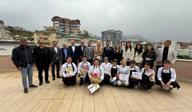 Alanya'da Tropikal Meyve Şöleni: Geleceğin Şefleri Lezzet İçin Yarıştı