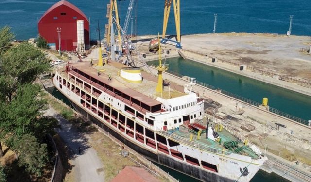 Van’da Yüzen Otel Projesi İptal: Milyonlar Harcandı, Sonuç Alınamadı