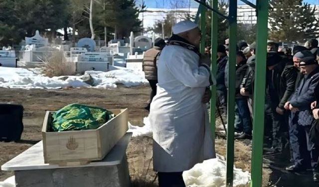 Ardahan’daki Cenaze Fotoğrafı Tartışma Yarattı: Tek Kare Üzerinden Yorumlar Yapıldı
