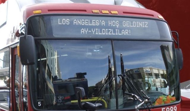 Los Angeles’ta Milli Takım Sürprizi: Otobüslerde “Hoş Geldiniz Ay Yıldızlılar” Mesajı
