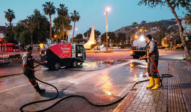 Alanya Belediyesi Bayram Öncesi Temizlik Seferberliği Başlattı
