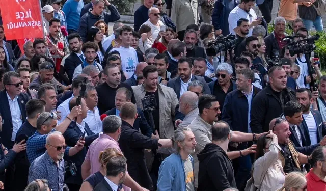 Özgür Özel’den Anıtkabir Yürüyüşü: “Bu İktidar Yürüyüşünün İlk Adımıdır”