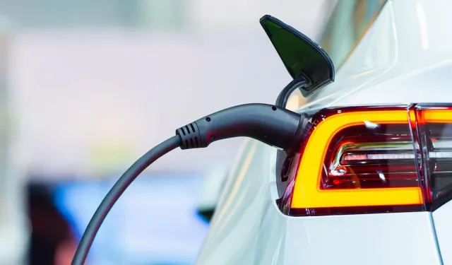 Elektrikli Araç Şarj İstasyonlarına Kaçak Elektrik Cezası Uyarısı
