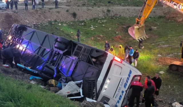 Malatya'da Yolcu Otobüsü Şarampole Devrildi: 4 Ölü, 15 Yaralı