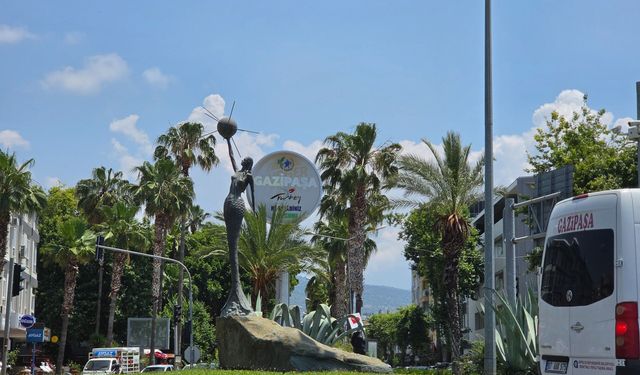 Gazipaşa Renk Cümbüşüne Büründü: 50 Bin Çiçek Açtı