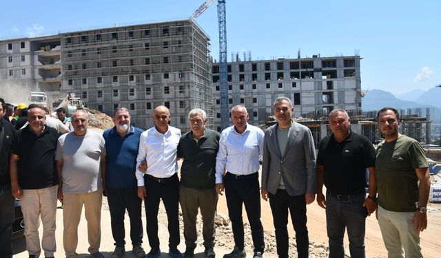 Cikcilli KYK Yerleşkesi’ndeki 2 Bin 500 Kişilik Yurt İnşaatı İncelendi