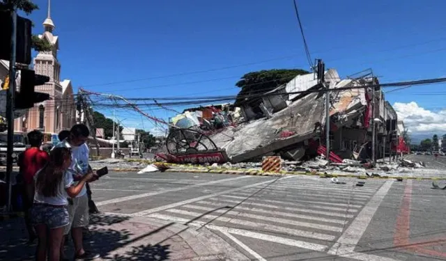 Filipinler'de 7,8 Büyüklüğünde Deprem: Tsunami Dalgaları Kıyılara Ulaştı