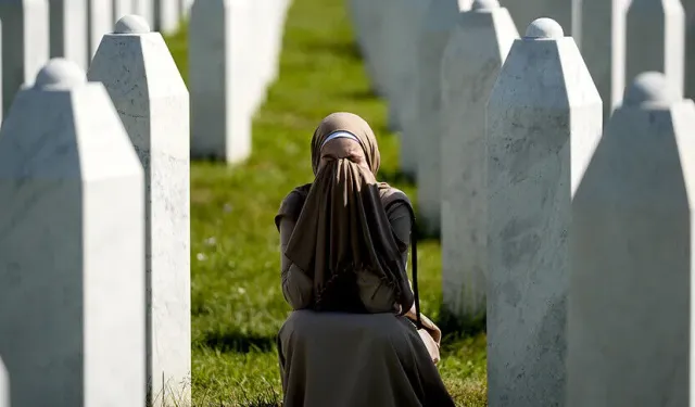 Srebrenitsa'da Acı Dinmiyor: 10 Soykırım Kurbanı Daha Toprağa Verildi