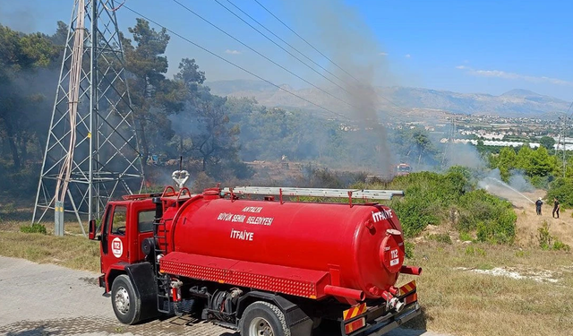 Manavgat'ta Orman Yangını Faciaya Dönüşmeden Kontrol Altına Alındı