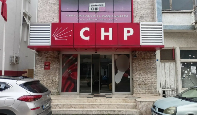 CHP Antalya'da Üç İlçe Başkanı Daha Görevden Alındı