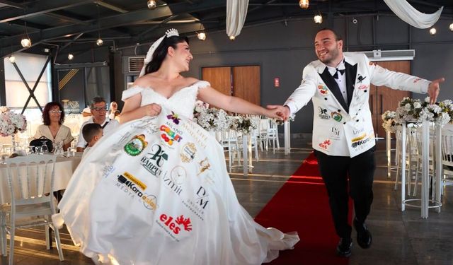 Kocaeli'de Düğünlere Farklı Dokunuş: Gelinlik ve Damatlık Sponsor Logolarıyla Tasarlandı