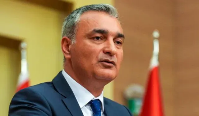 Müslim Sarı'dan Özgür Özel'e Sert Tepki: Bu CHP'yi Bölme Girişimidir