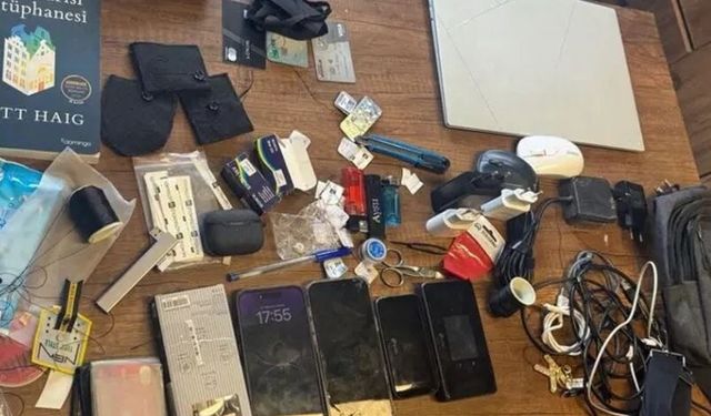 Öğretmenin Çantasından Kopya Düzeneği Çıktı
