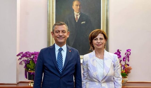 Eskişehir Büyükşehir Belediye Başkanı Ünlüce, Yeni Parti'ye Geçti