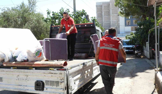 Antalya’da Bir Evden 5 Kamyon Çöp Çıkarıldı: Yaşam Alanı Yenilendi