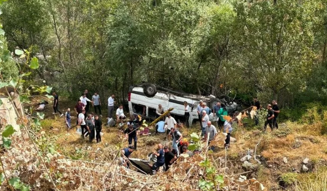 Sivas’ta Minibüs Uçuruma Yuvarlandı: 4 Can Kaybı, 10 Yaralı