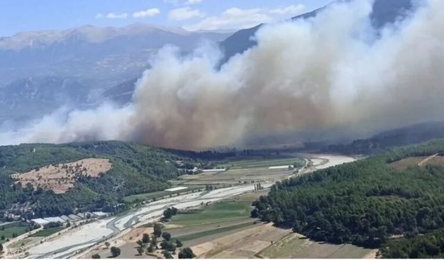 Muğla’da Başlayan Yangın Antalya’ya Sıçradı: Ekipler Seferber Oldu