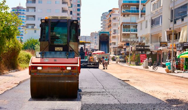 Mahmutlar’da Asfalt Çalışmaları Hız Kesmiyor