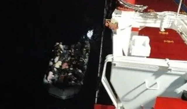 Türk Bayraklı Gemi Girit Açıklarında 48 Göçmeni Kurtardı