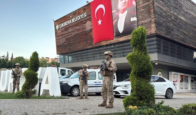 Adana’da Çukurova Belediyesi’ne Jandarma Operasyonu