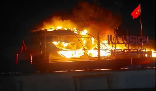 Alanya’da Gece Kulübünde Yangın:  Alevler Geceyi Aydınlattı