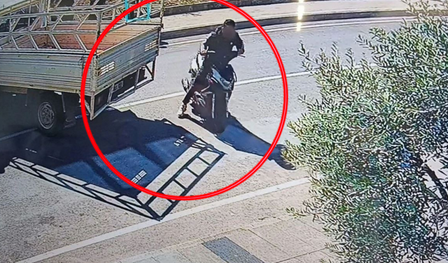 Manavgat’ta İlginç Kaza: Kamyonetle Çarpışan Motosikleti Olay Yerinden Böyle Kaçırdılar!