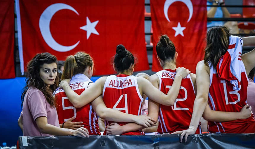 Milli Takımı’nın Eski Doktoru, Evinde Kolunda Serumla Cansız Bedeni Bulundu