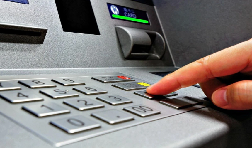 ATM’lerdeki Sarı Tuşun Sırrı Çözüldü: Güvenlik İçin Gizli Mekanizma