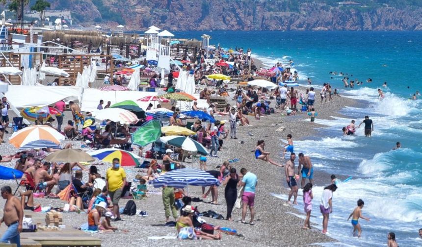 Alanya’nın Turizm Nabzı: 2025’te Ziyaretçi Akını Sürüyor!