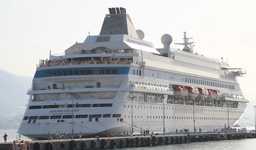 Palau Bayraklı Lüks Kruvaziyer Alanya'ya Demirledi