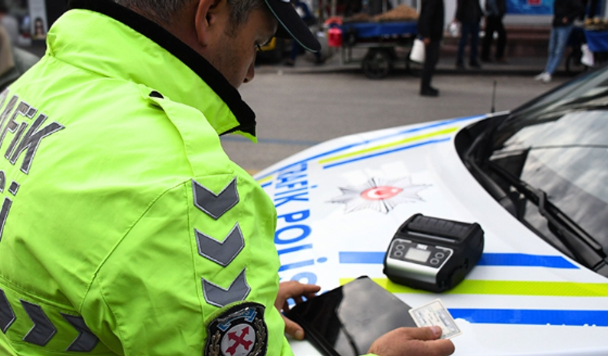 Trafikte Yol Kesene Ağır Cezalar Geliyor