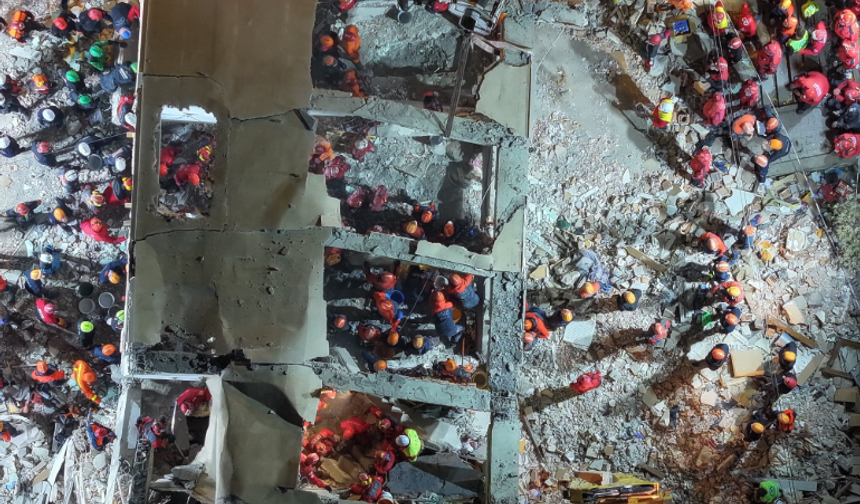 Gebze'de Çöken Bina Sonrası Alarma Geçildi