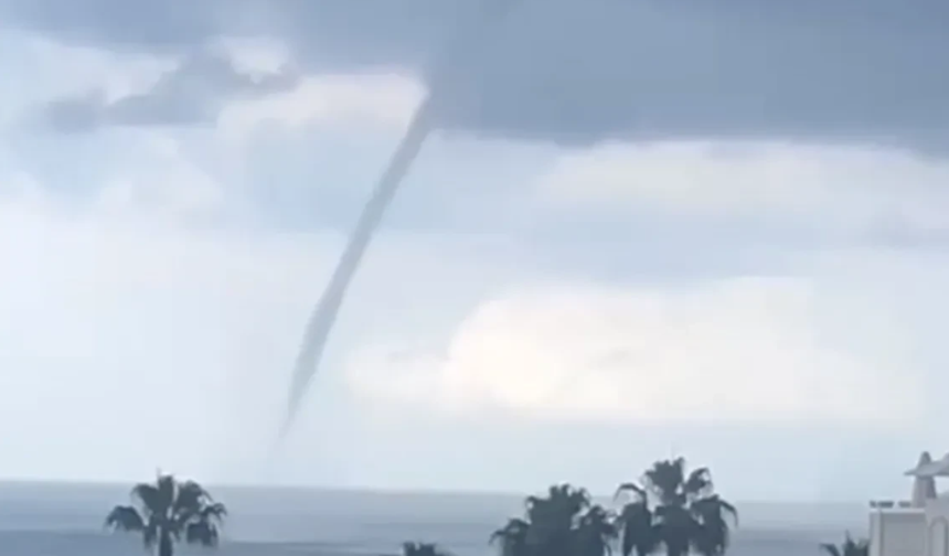 Alanya' Açıklarında Aynı Anda 2 Hortum Meydana Geldi