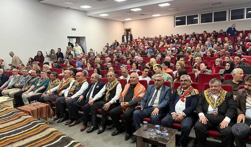 Denizli Yörükleri Derneği'nden Cumhuriyet Coşkusu ve Bayrak Değişimi