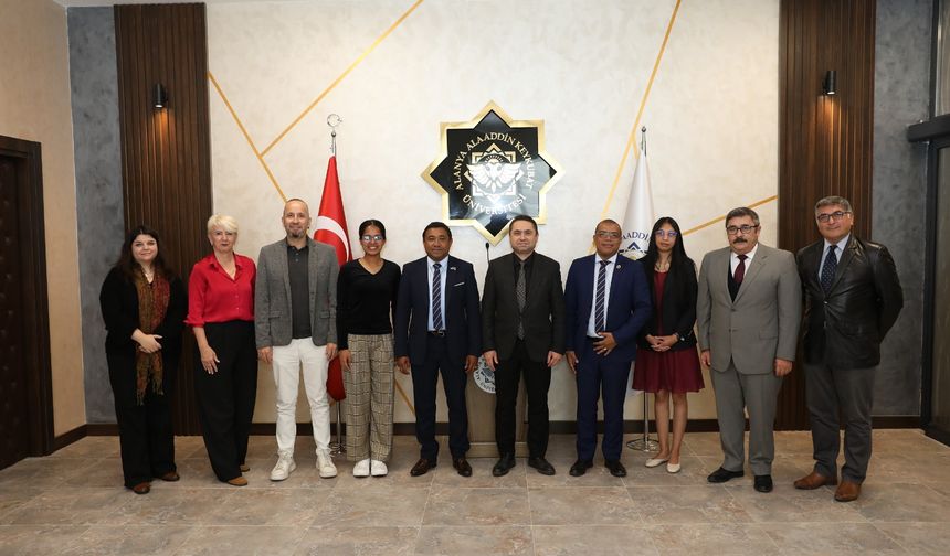 Rektör Türkdoğan, Madagaskarlı Akademisyenleri Ağırladı