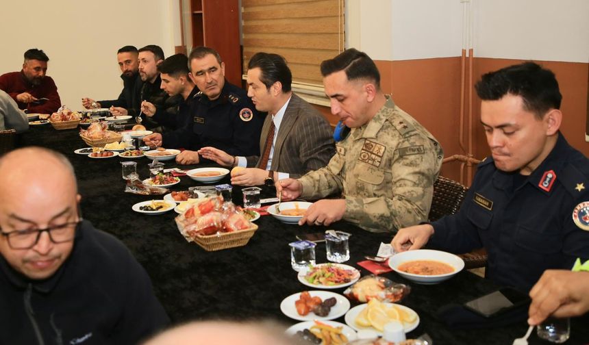 Alanya Kaymakamı Öztürk Jandarmayla İftarda Bir Araya Geldi