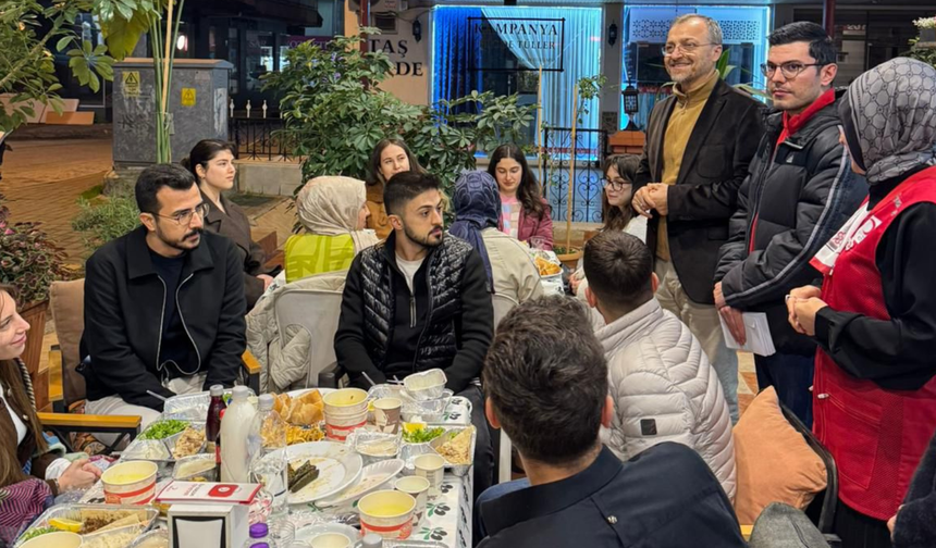 Türk Kızılay Alanya Şubesi’nden Üniversite Öğrencilerine “Anne Eli İftarları”
