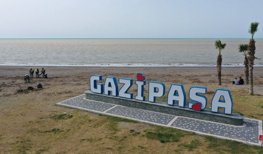 Gazipaşa Sahillerinde Yağış Sonrası Kapsamlı Temizlik Başlatıldı
