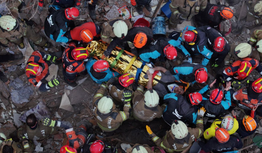 Fatih’te Doğal Gaz Patlaması: 2 Bina Çöktü