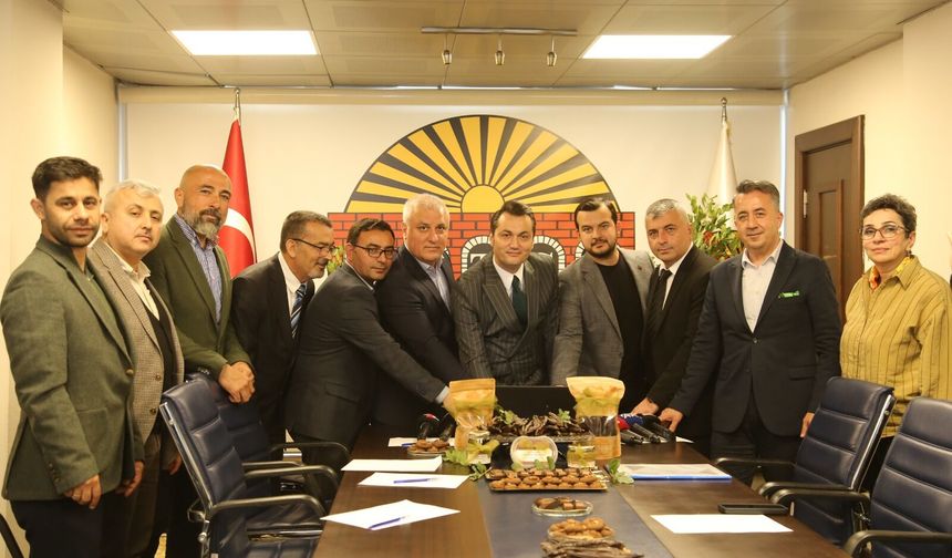 Alanya’nın Keçiboynuzu Dünya Pazarına Açılıyor