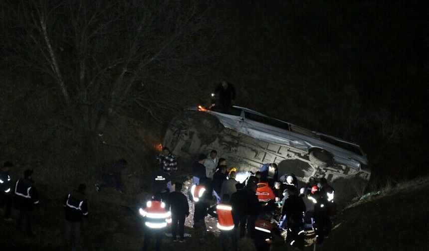 Malatya’da Maden İşçilerini Taşıyan Servis Devrildi: 2 Ölü, 10 Yaralı