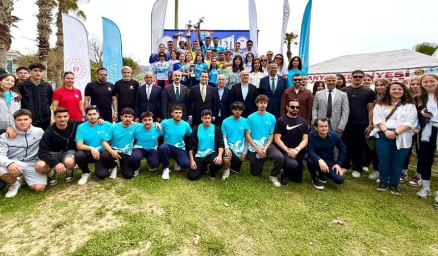 ÜNİLİG Bisiklet Şampiyonası’nda Ödüller Verildi