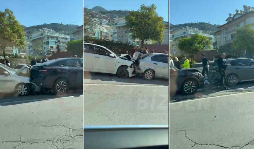 Alanya’da Adliye Civarında Zincirleme Kaza! 7 Araç Birbirine Girdi