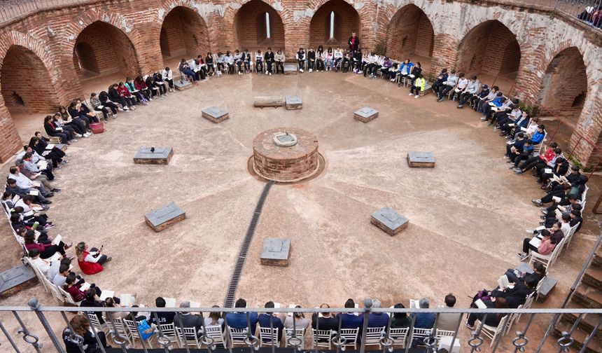 Kızılkule’nin 800’üncü Yılında 800 Öğrenci Kitap Okudu