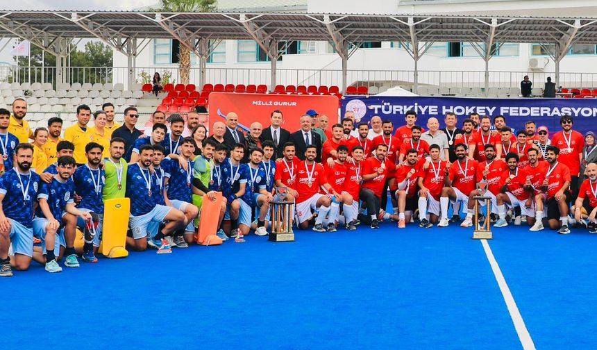 Kaymakam Öztürk, Hokey Süper Finali Ödül Törenine Katıldı