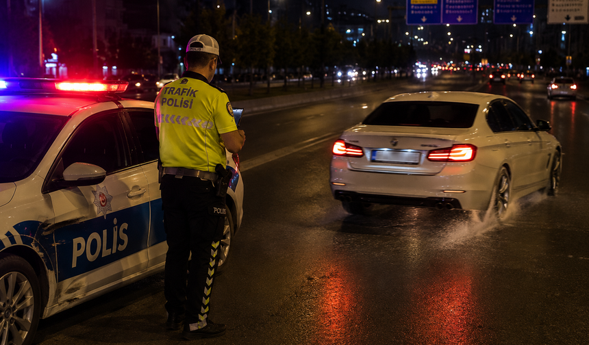“Anksiyetem Tuttu” Dedi, Polise Çarpıp Kaçtı: 557 Bin Lira Ceza Yedi