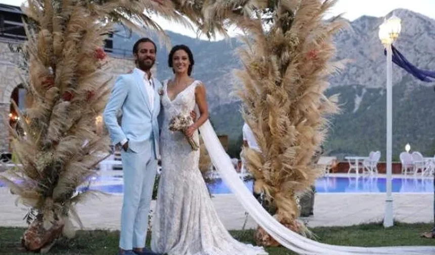 Erkan Kolçak Köstendil ile Cansu Tosun Boşandı