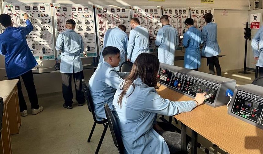 Bakan Tekin: Mesleki Ve Teknik Eğitime İlgi Artıyor