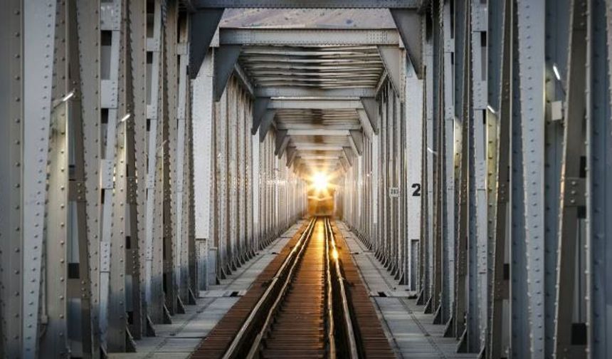 Türkiye'nin Demir Yolu Hafızası: 40 Yıldır Ayakta, Tek Bir Cıvata Bile Kullanılmadı